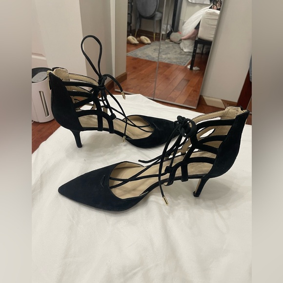 Marc Fisher Suede Pumps - Picture 4 of 9